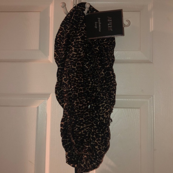 Cheetah print scarf - Picture 1 of 5